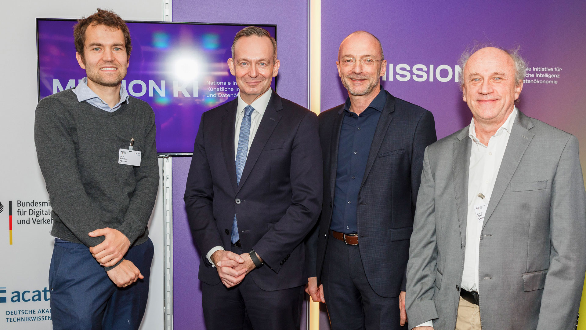  Prof. Sebastian Vollmer, Bundesdigitalminister Volker Wissing, Prof. Andreas Dengel und Prof. Paul Lukowicz