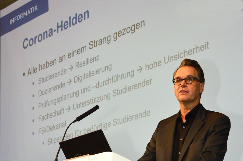 Dekan Prof. Jens Schmitt